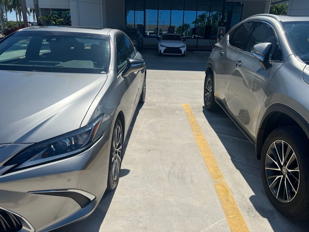 Used 2021 Lexus ES 350 w/ Premium Package FWD image 7