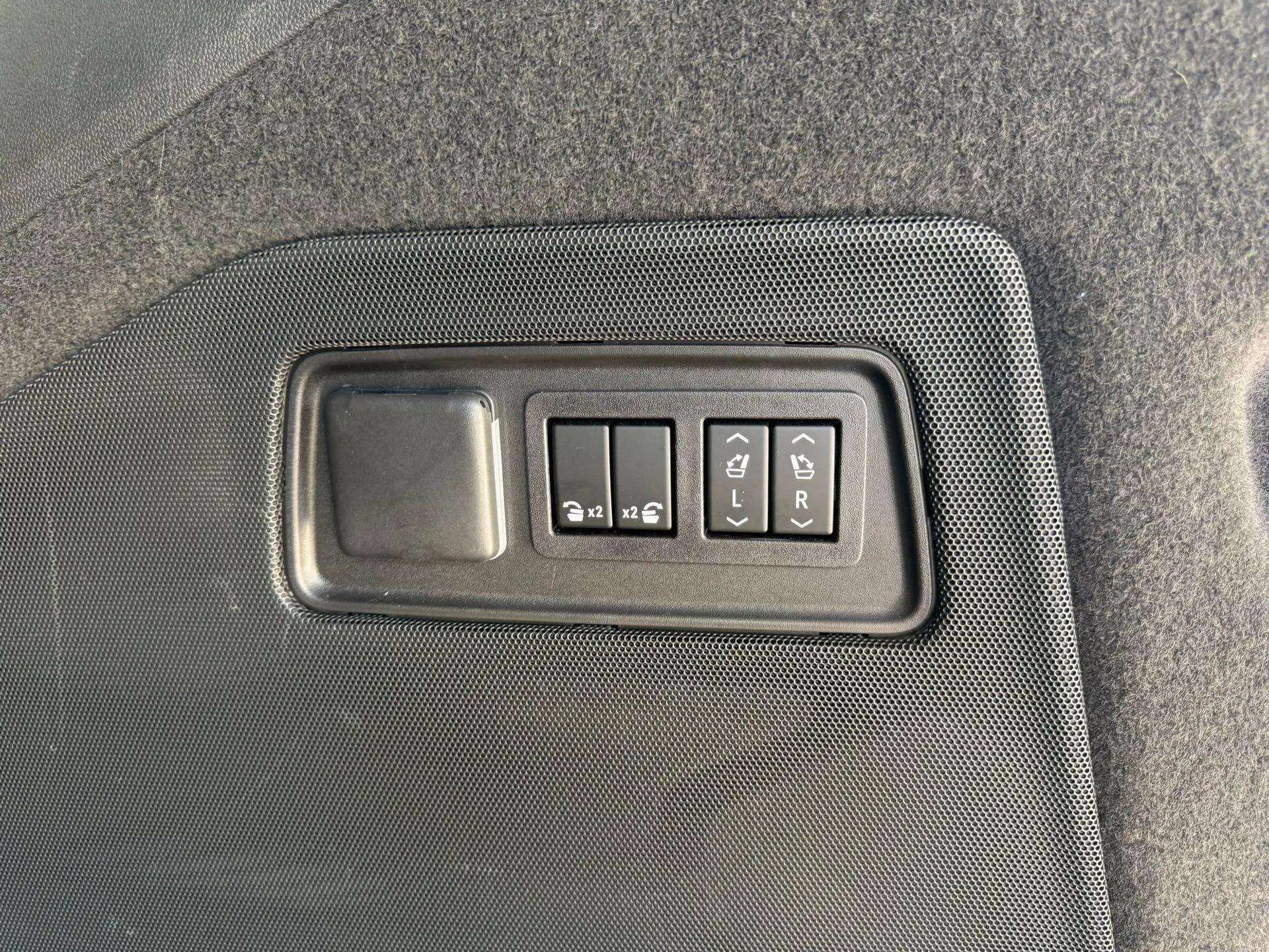 Used 2023 Cadillac Escalade Sport Platinum RWD image 27