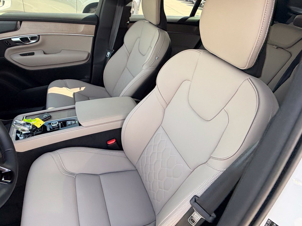 New 2026 Volvo XC90 B5 Plus w/ Protection Package Premier AWD/4WD image 20