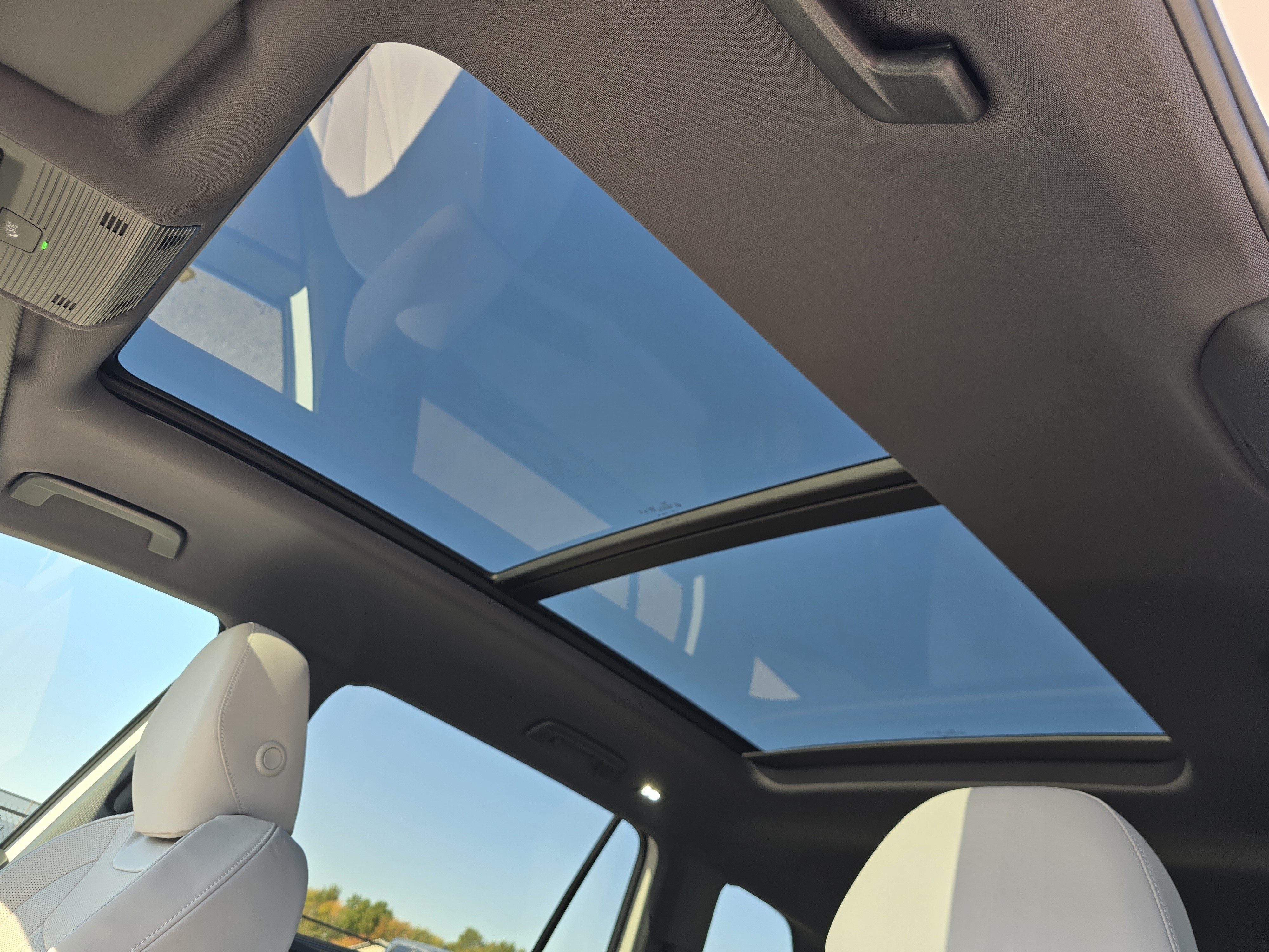 New 2027 Volkswagen Atlas SEL R-Line AWD/4WD image 9