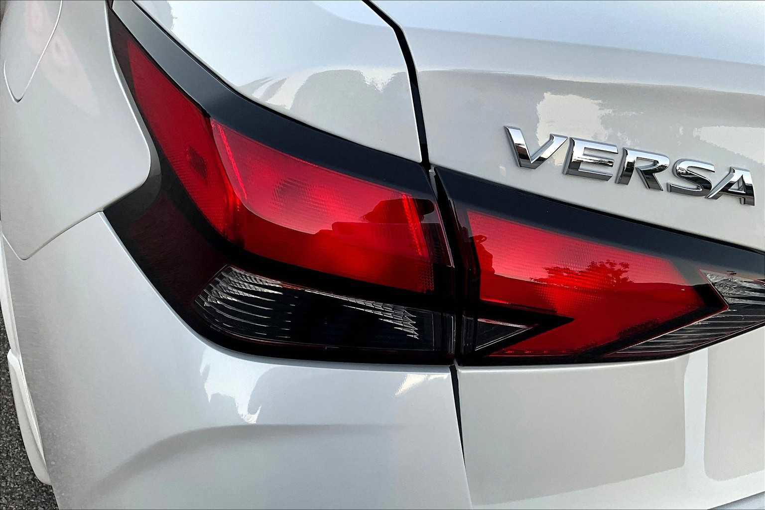 New 2025 Nissan Versa SV w/ Trunk Package FWD image 12