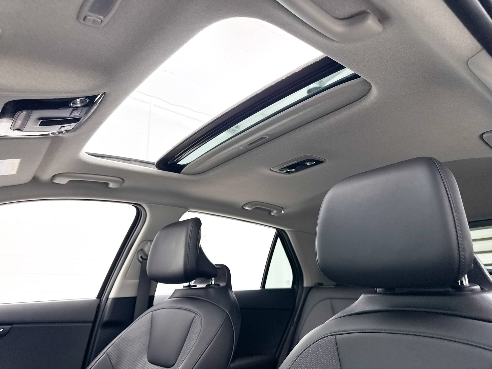 Certified 2025 Kia Niro EX Touring FWD image 3