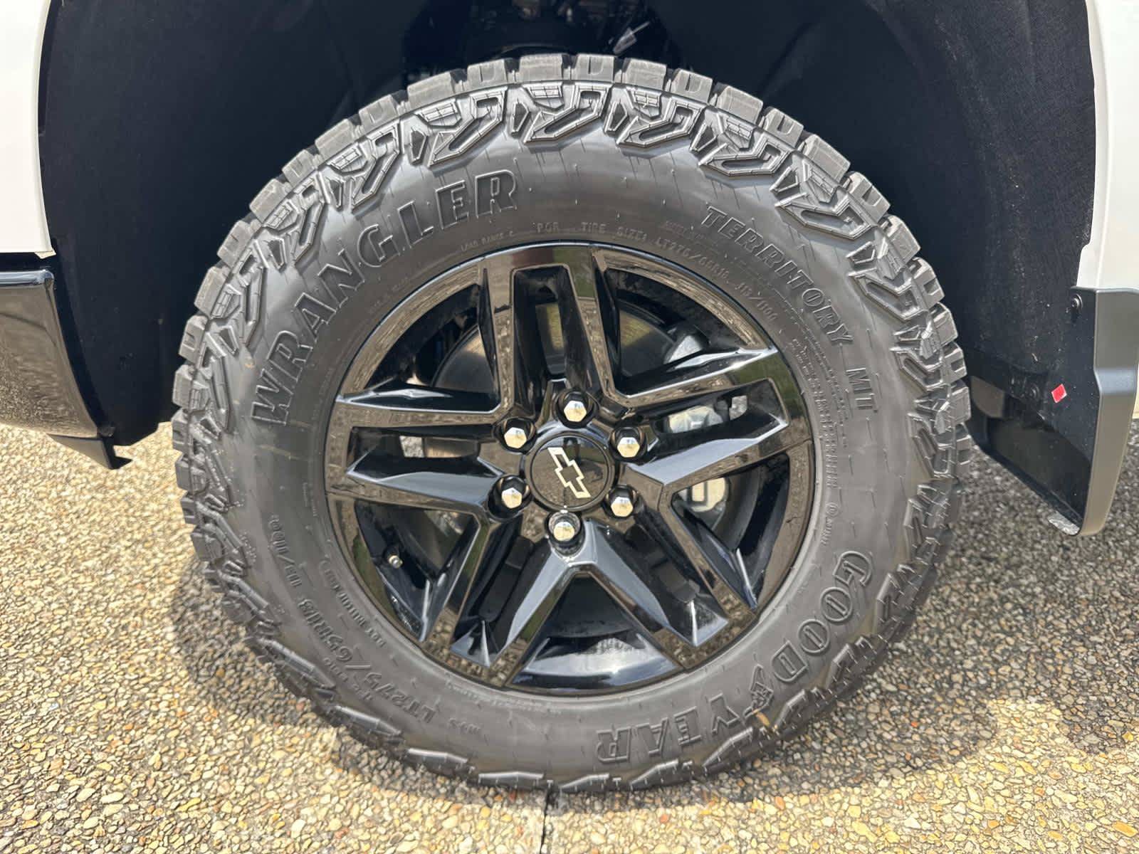 New 2026 Chevrolet Silverado 1500 Custom Trail Boss AWD/4WD image 3