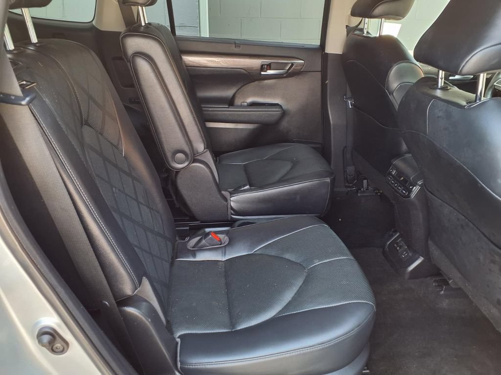 Used 2023 Toyota Highlander Platinum FWD image 23