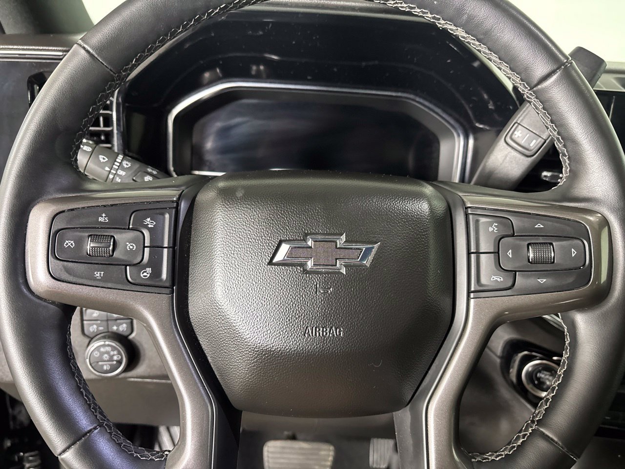 Used 2024 Chevrolet Silverado 2500 High Country w/ High Country Premium Package AWD/4WD image 13