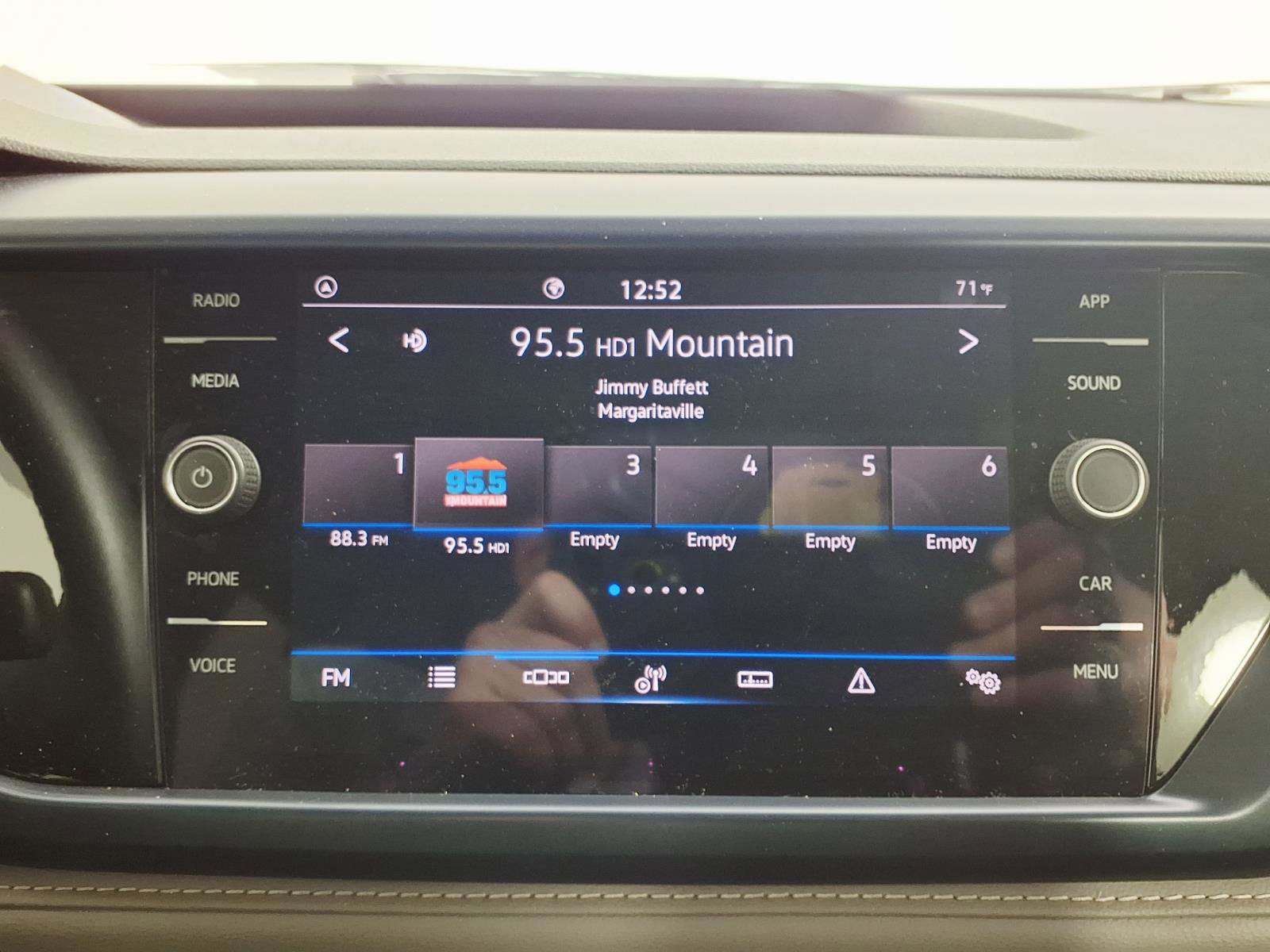 Used 2024 Volkswagen Taos SE FWD image 18
