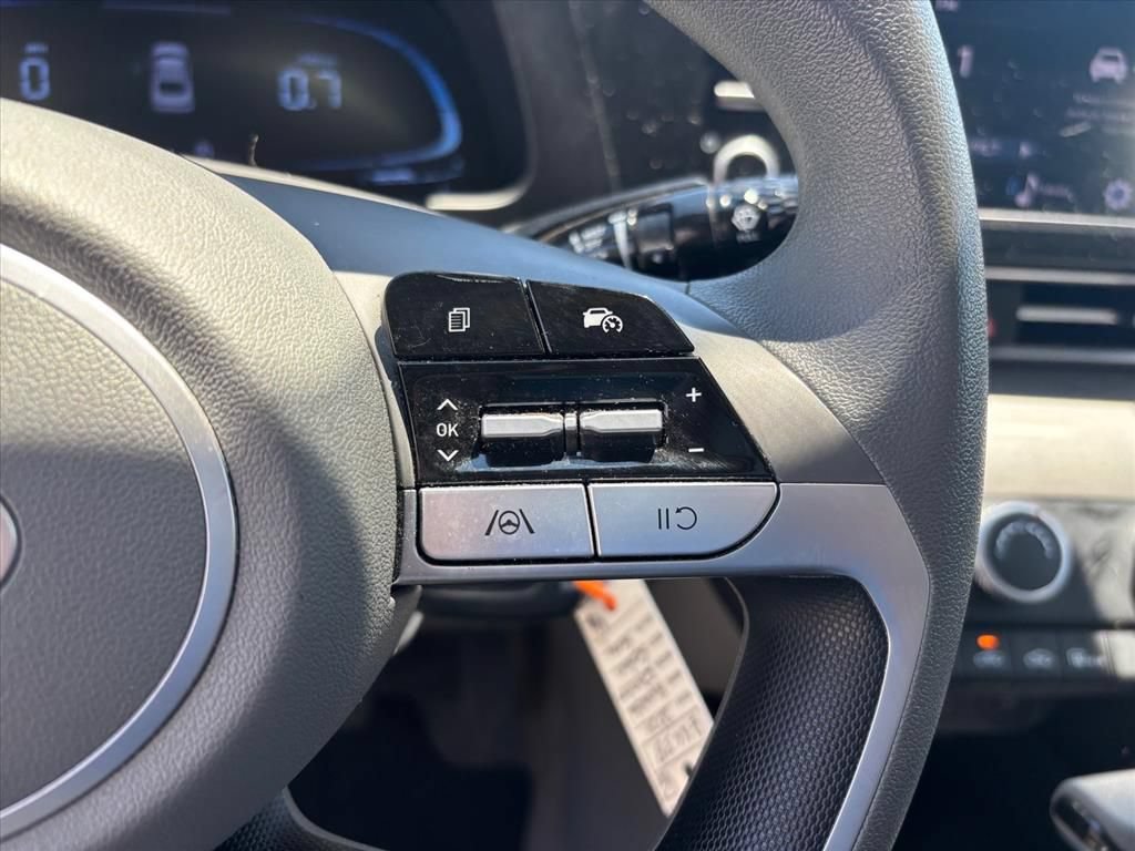 Used 2024 Hyundai Elantra SE FWD image 15