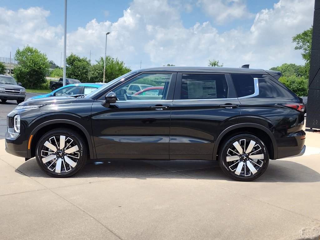 New 2025 Mitsubishi Outlander SE image 20