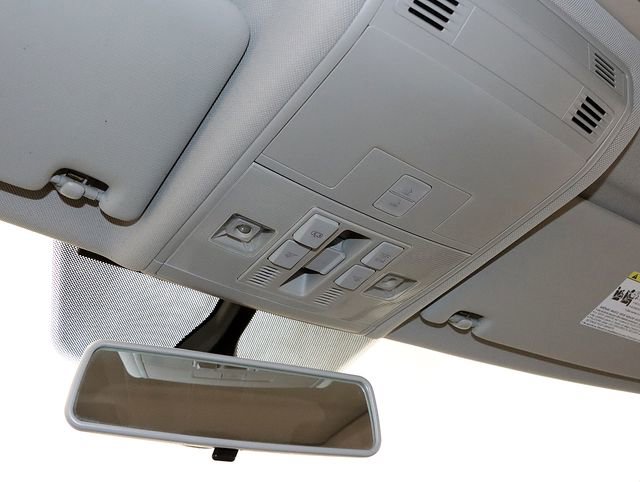 Used 2019 Volkswagen Tiguan SE image 22