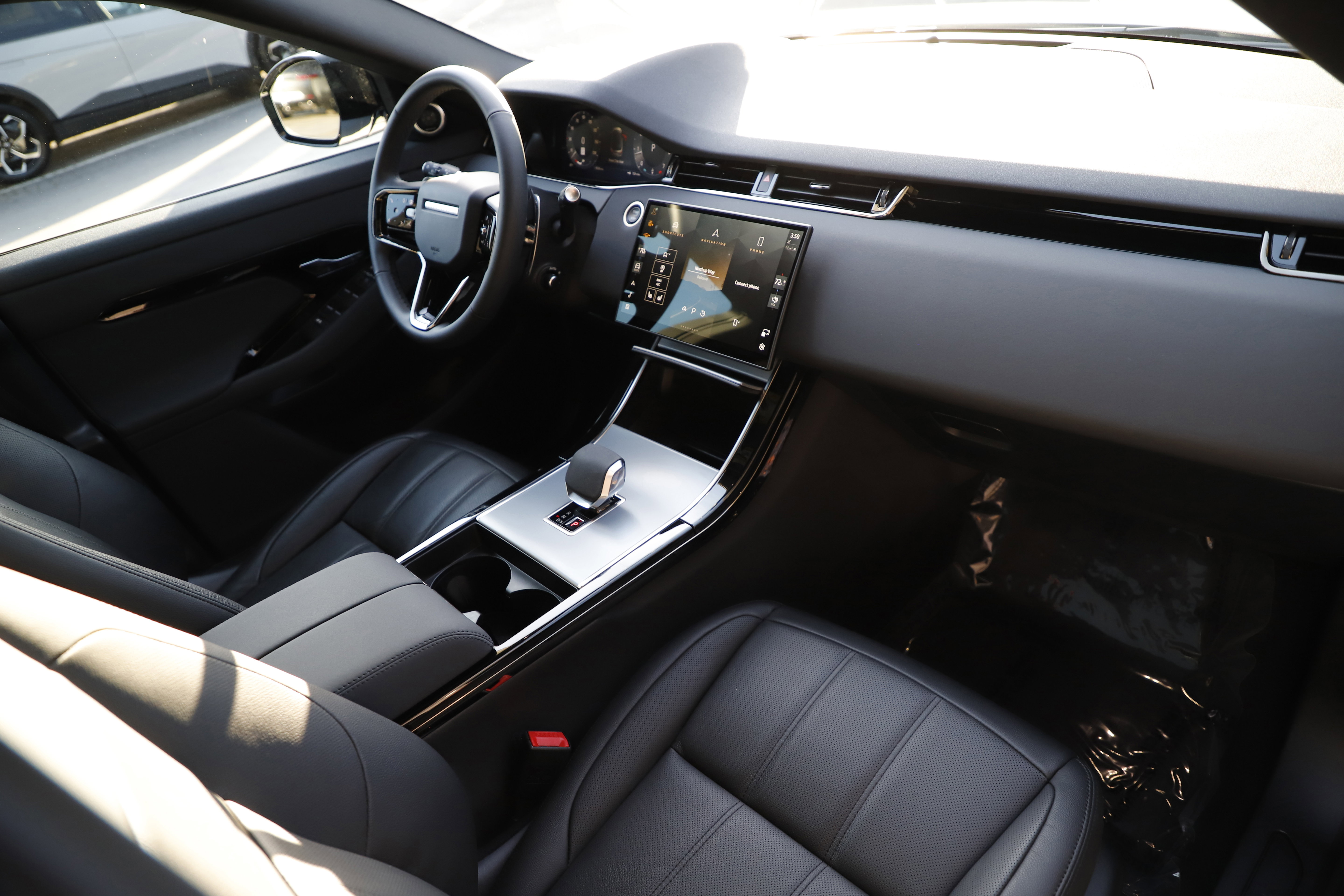 Certified 2025 Land Rover Range Rover Evoque S image 9