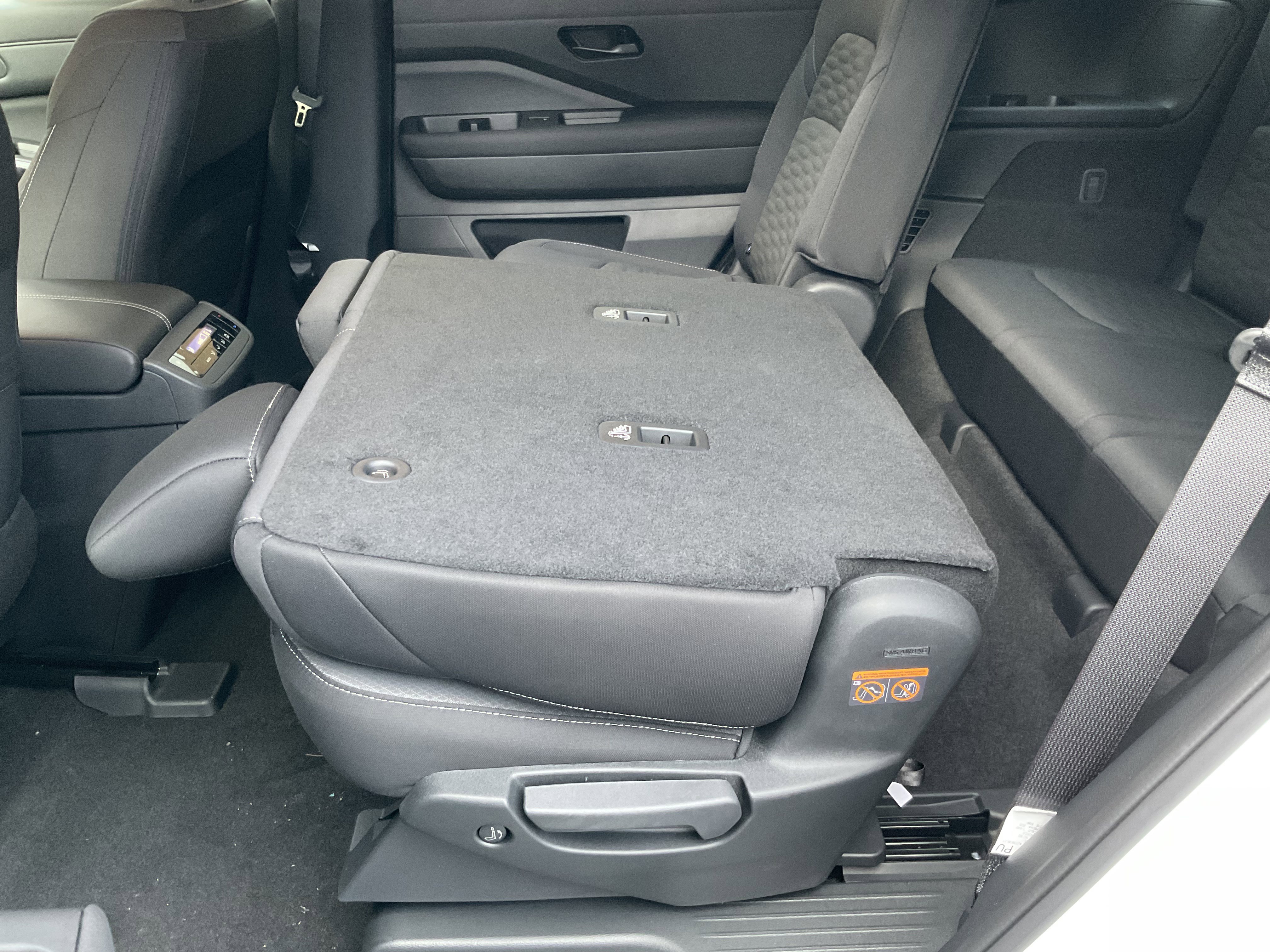 Used 2025 Nissan Pathfinder SV w/ Black Appearance Package image 40