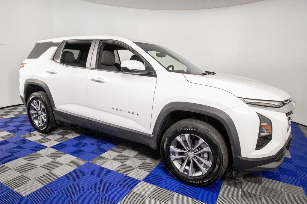 Used 2025 Chevrolet Equinox LT image 3