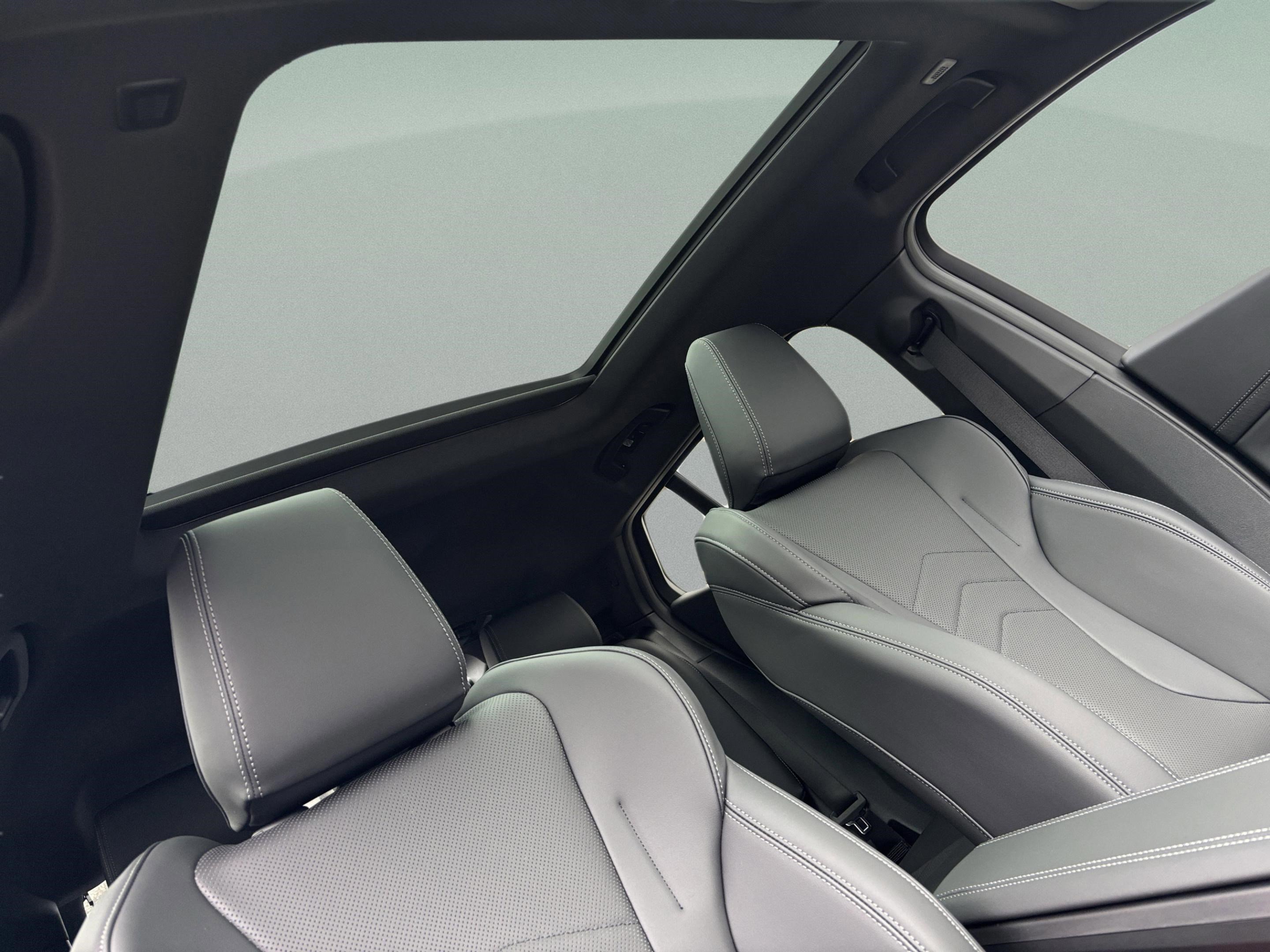 Used 2026 BMW X2 xDrive28i w/ Technology Package image 13