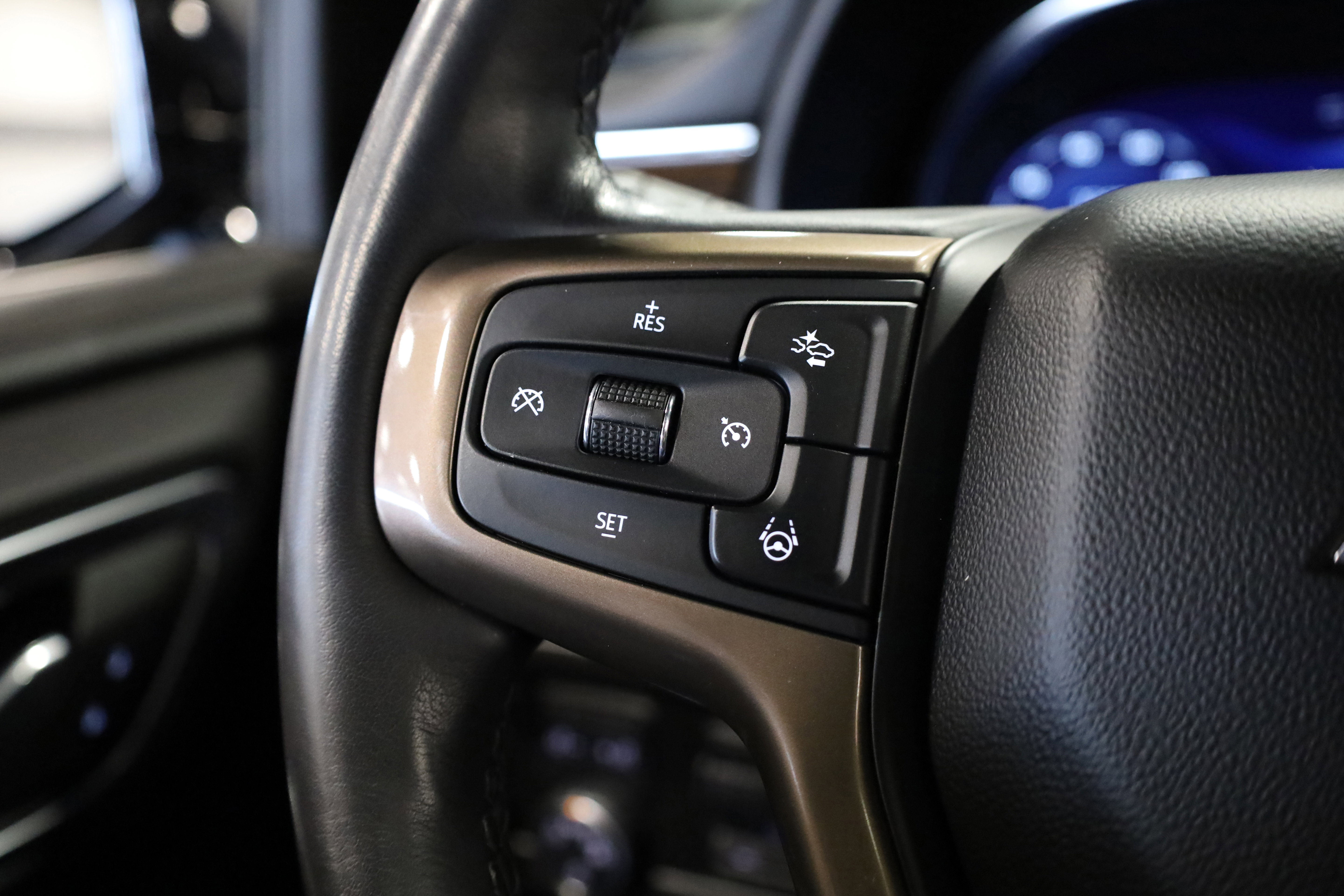 Used 2024 Chevrolet Suburban High Country w/ Advanced Technology Package image 23