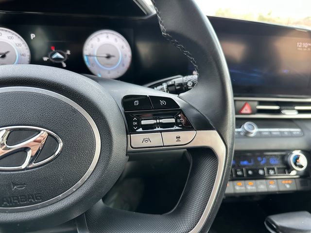 Used 2022 Hyundai Elantra Limited image 22