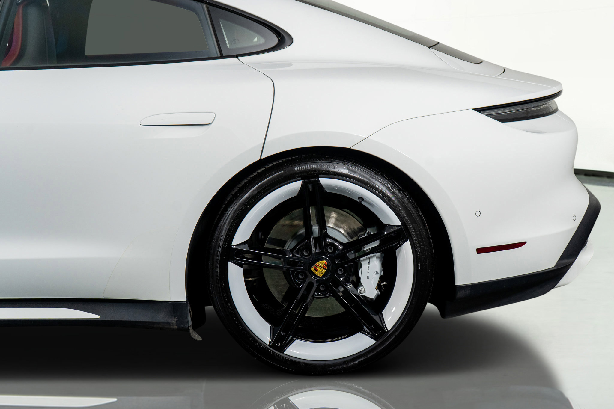 Used 2024 Porsche Taycan Turbo w/ Premium Package image 17