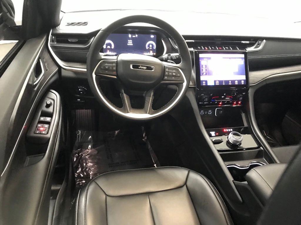 Used 2025 Jeep Grand Cherokee Limited image 28