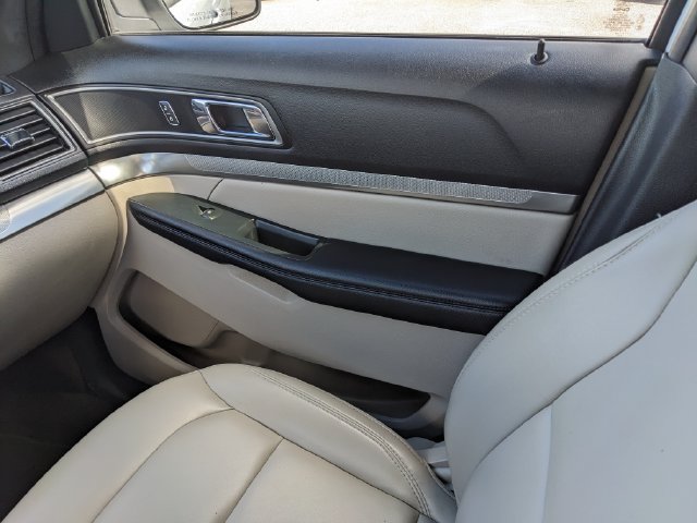 Used 2019 Ford Explorer XLT w/ Equipment Group 202A AWD/4WD image 19