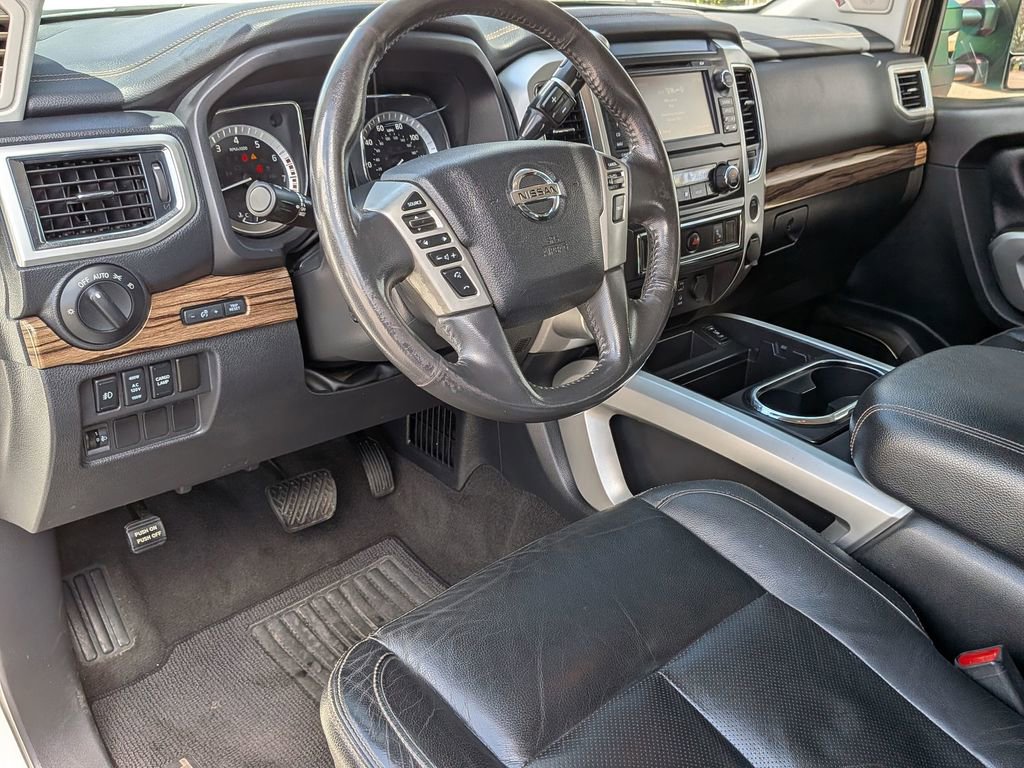 Used 2018 Nissan Titan SL w/ Chrome Package image 31