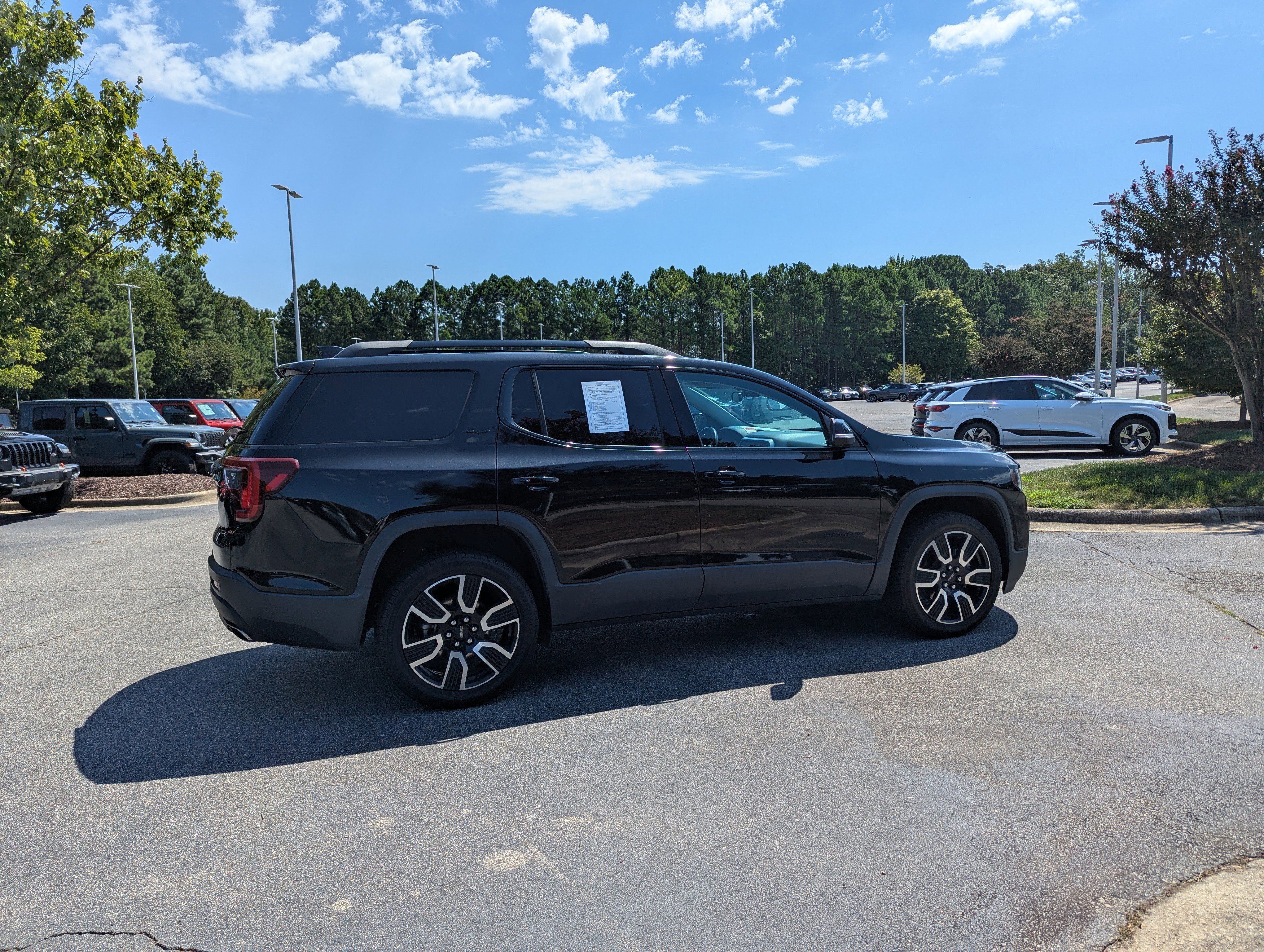 Used 2021 GMC Acadia SLT w/ Elevation Edition image 4
