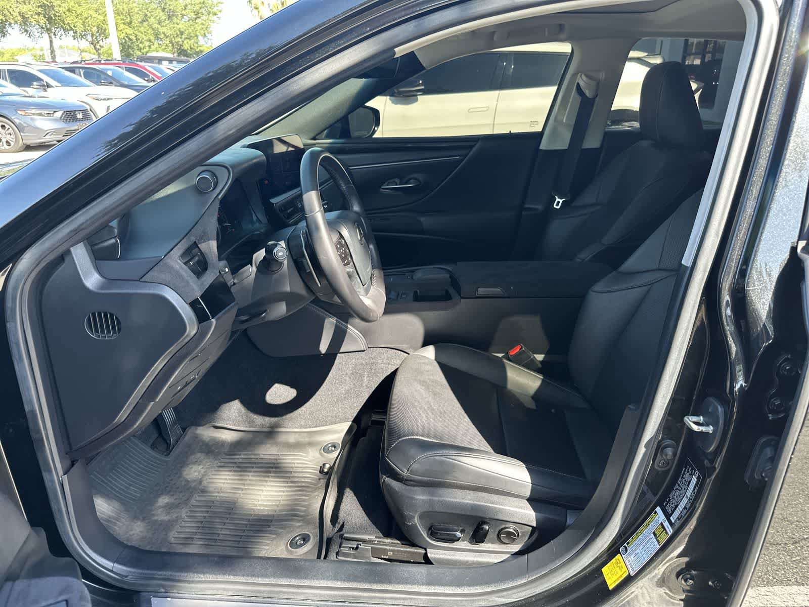Used 2022 Lexus ES 350 w/ Accessory Package 2 FWD image 2