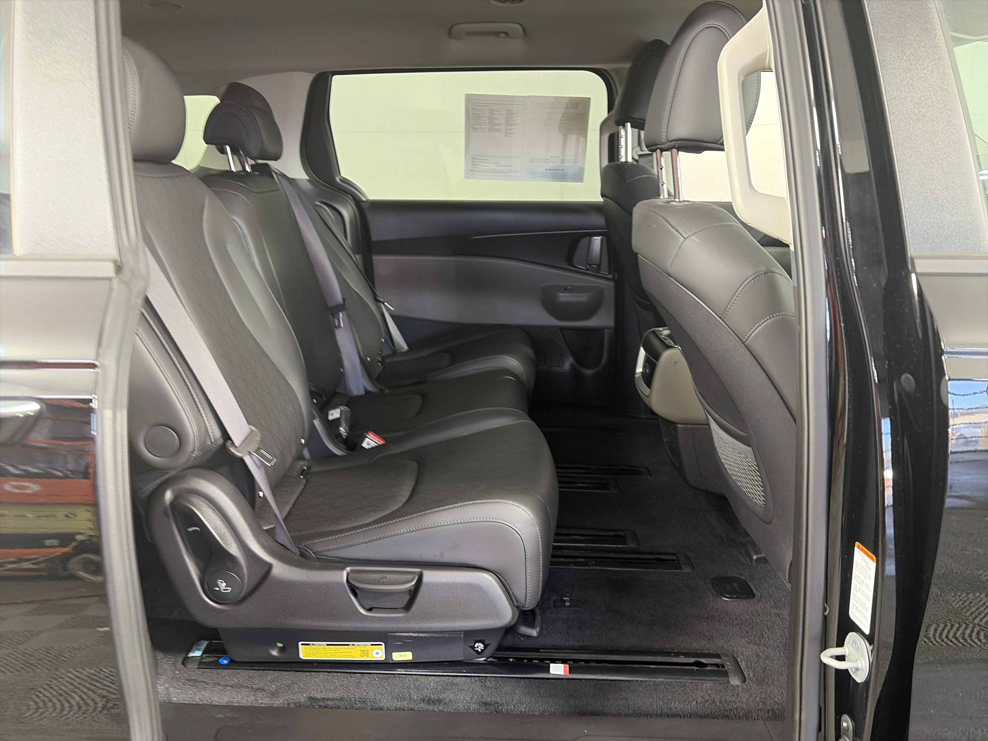 Used 2025 Kia Carnival image 15