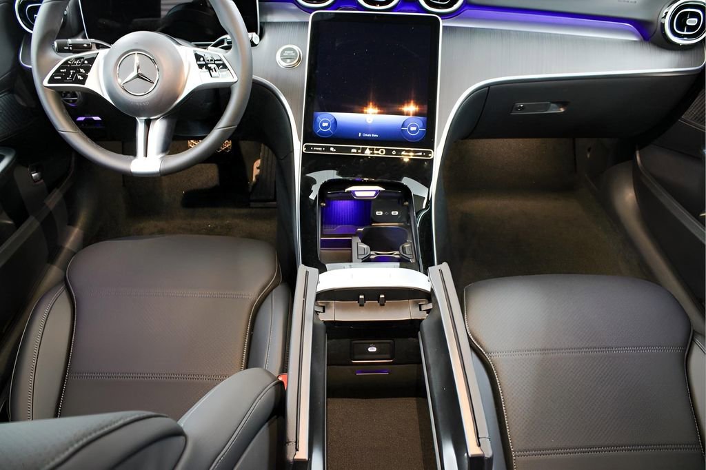 Used 2025 Mercedes-Benz C 300 Sedan image 26