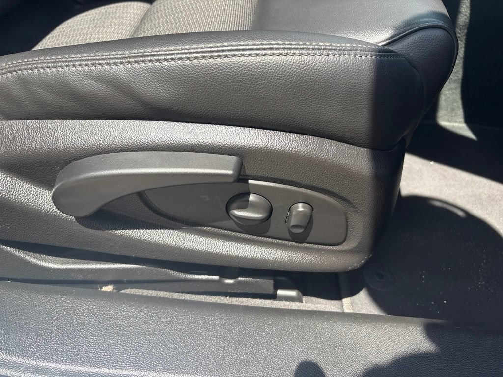 Used 2016 Chevrolet Impala LT w/ Convenience Package FWD image 29