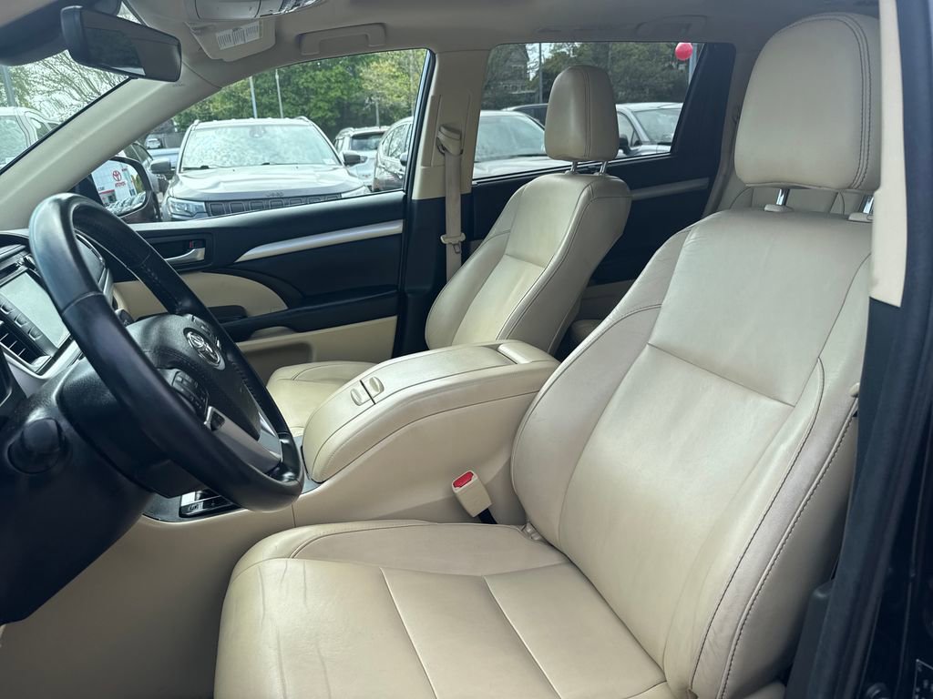 Used 2017 Toyota Highlander XLE AWD/4WD image 16