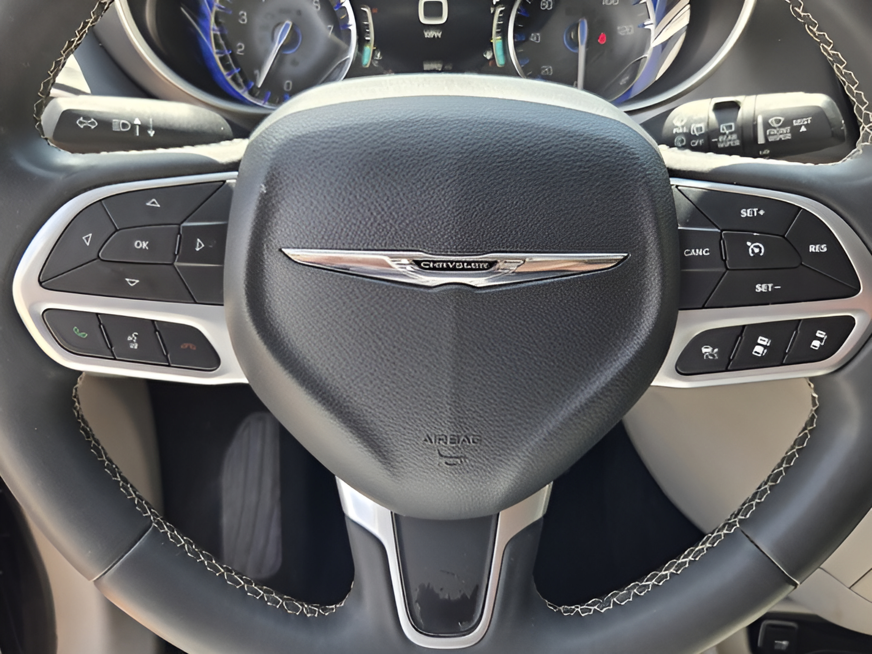 Used 2023 Chrysler Pacifica Touring-L FWD image 26