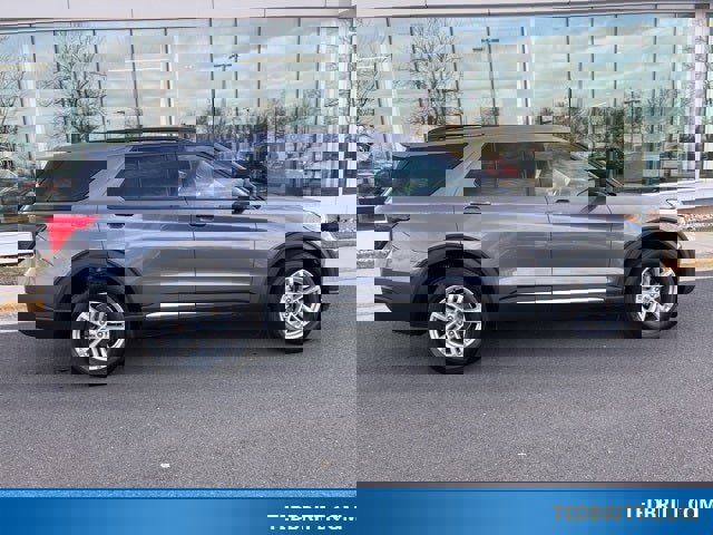 Certified 2023 Ford Explorer XLT w/ Equipment Group 202A image 9