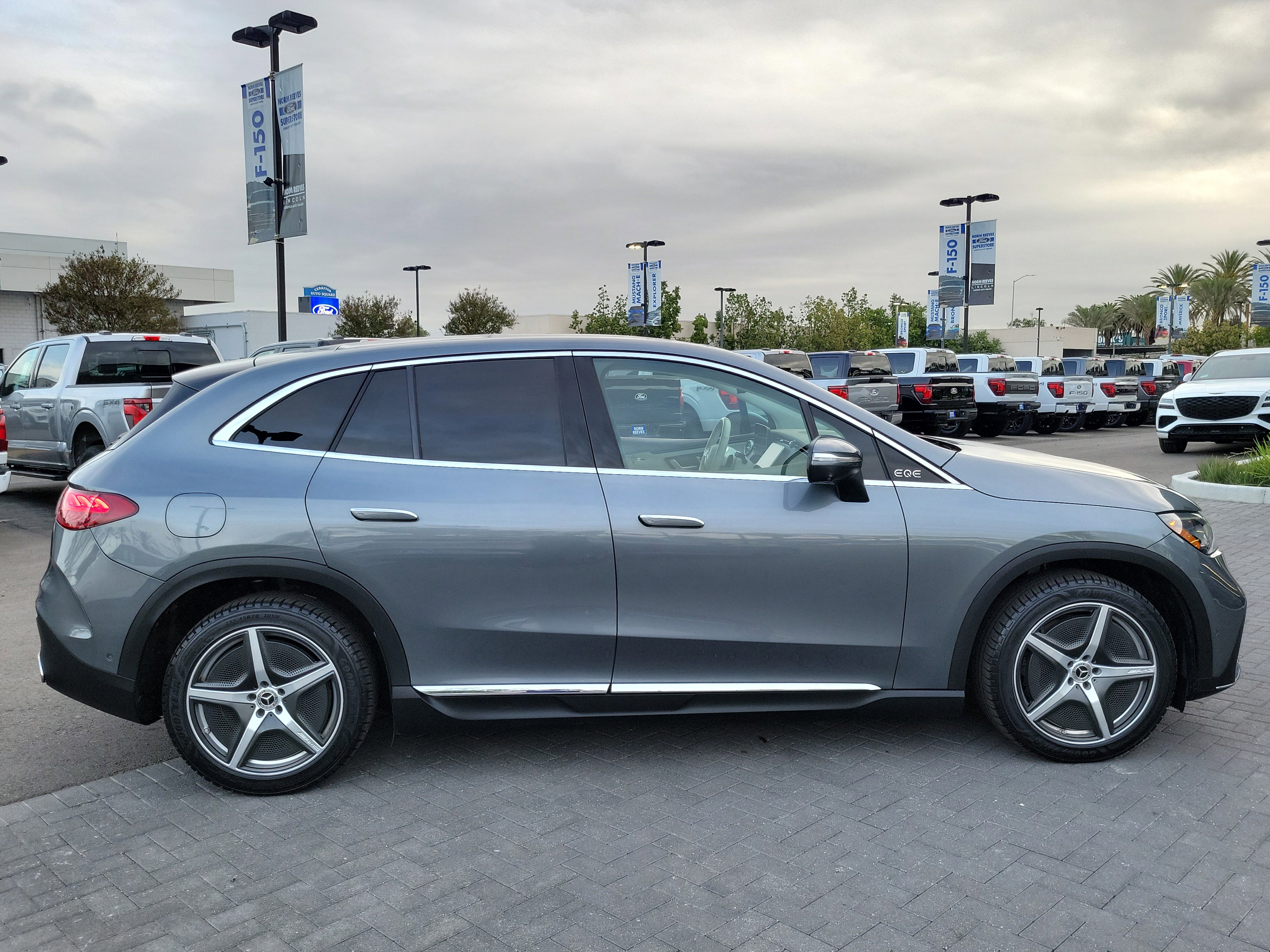 Used 2023 Mercedes-Benz EQE 350+ 4MATIC SUV w/ AMG Line Exterior Package image 5
