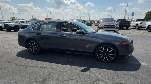 Used 2023 Honda Accord Touring image 9