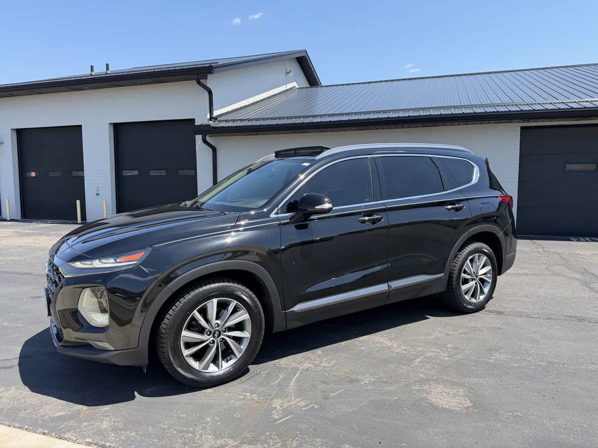 Used 2019 Hyundai Santa Fe Limited AWD/4WD image 2