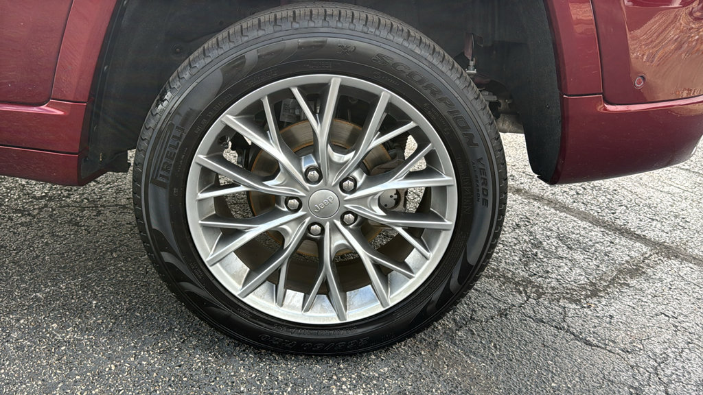 Used 2025 Jeep Grand Cherokee Summit AWD/4WD image 9