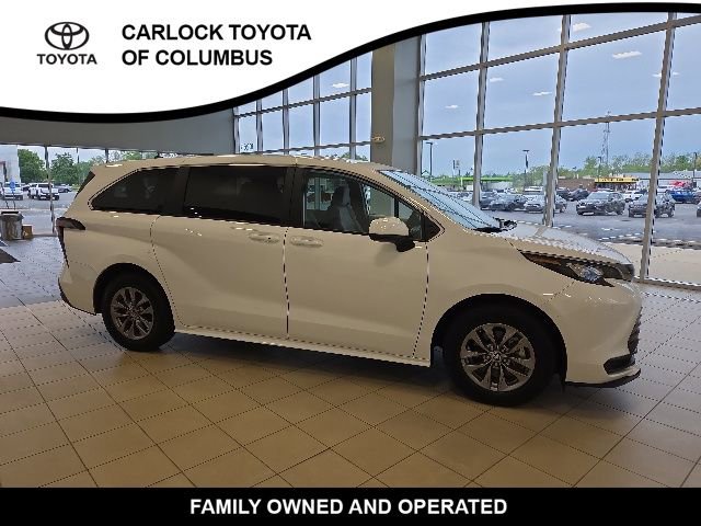 Used 2025 Toyota Sienna LE FWD image 5