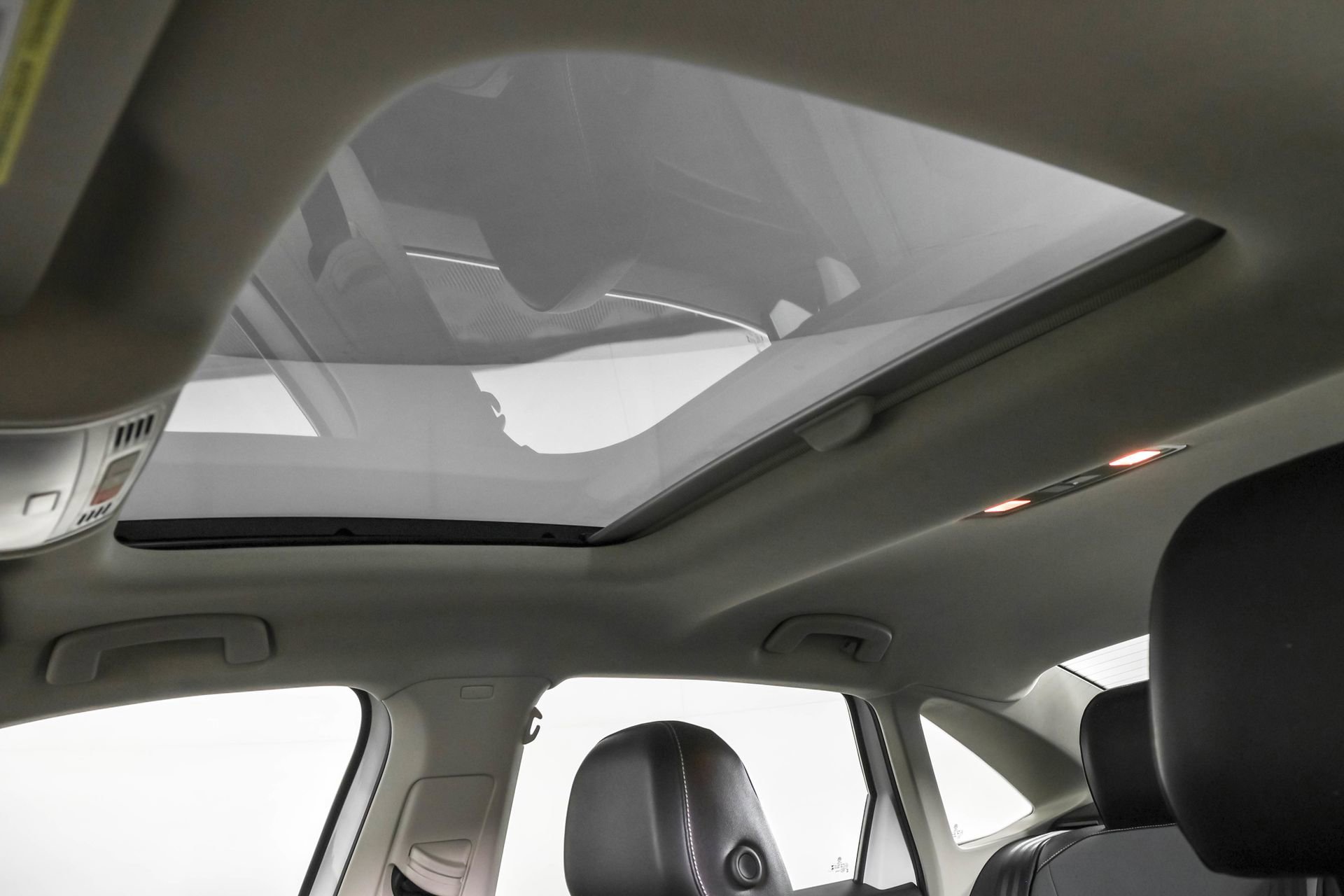 Used 2025 Volkswagen Jetta SE image 31