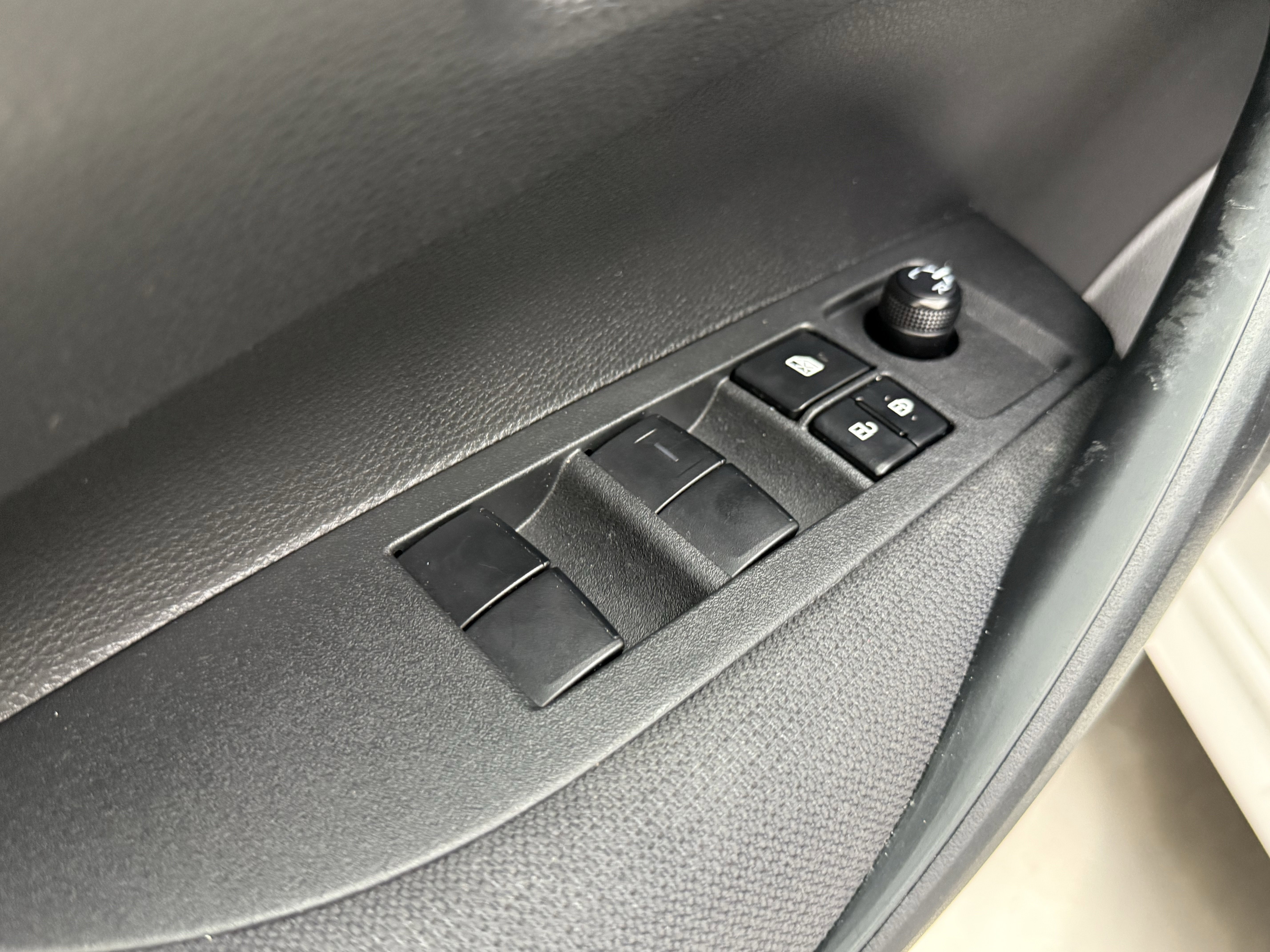 Used 2020 Toyota Corolla LE FWD image 11