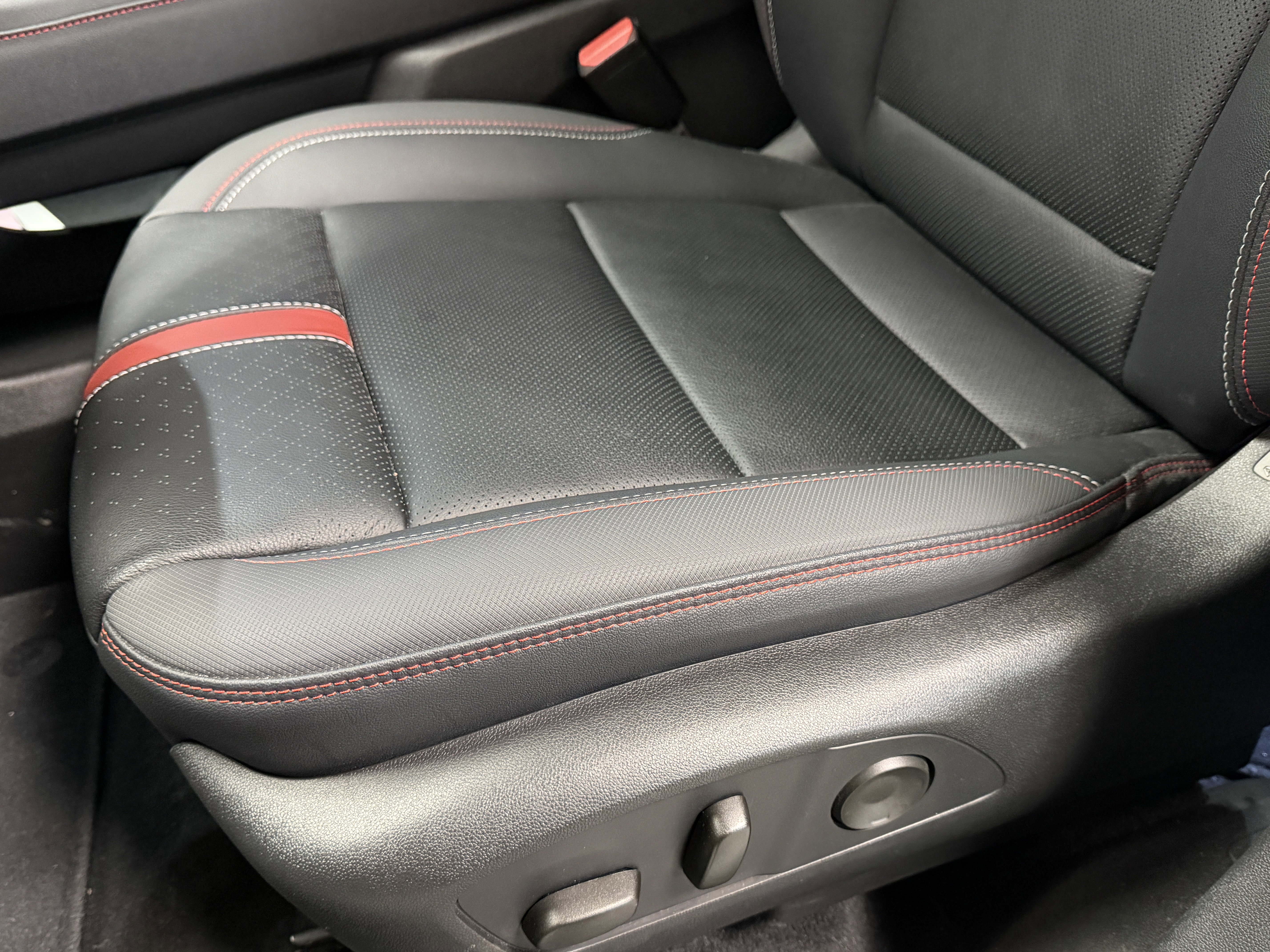 Used 2024 Chevrolet Traverse RS image 22