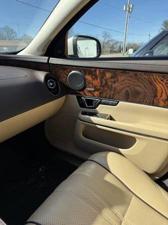 Used 2017 Jaguar XJ R-Sport image 11