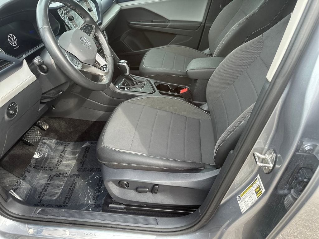 Used 2024 Volkswagen Taos SE FWD image 6
