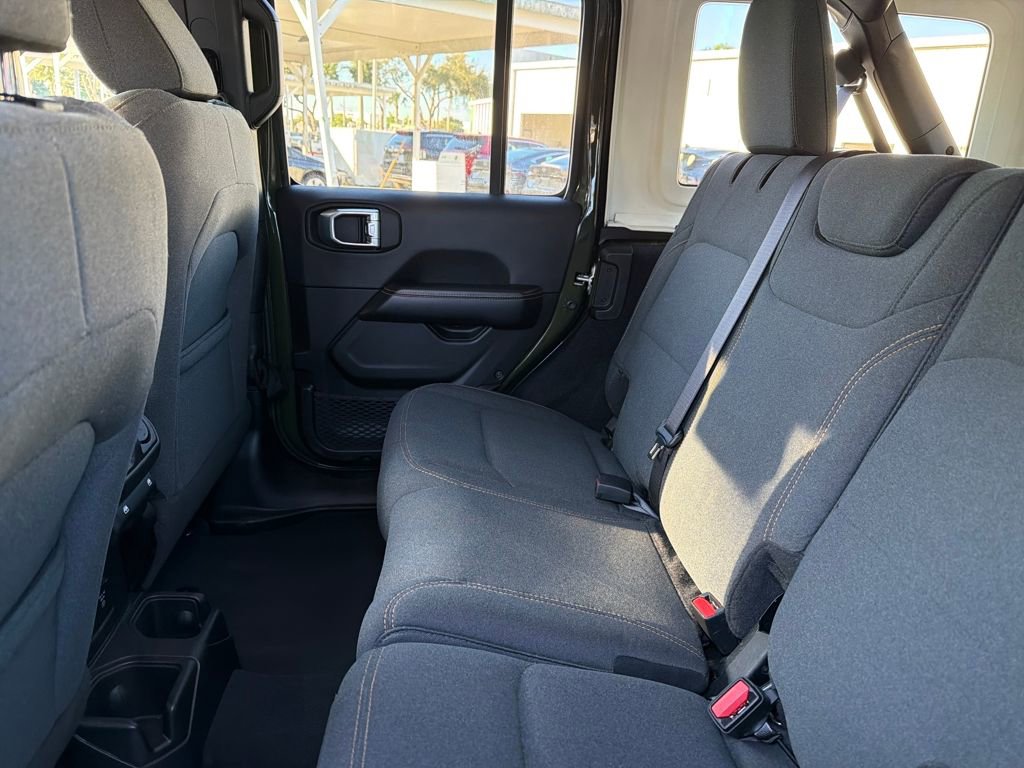 Used 2024 Jeep Wrangler Sahara image 29
