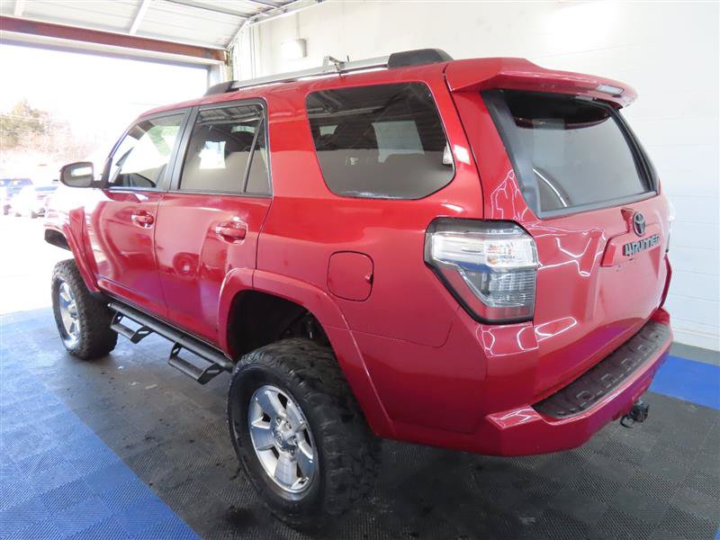 Used 2020 Toyota 4Runner SR5 AWD/4WD image 10