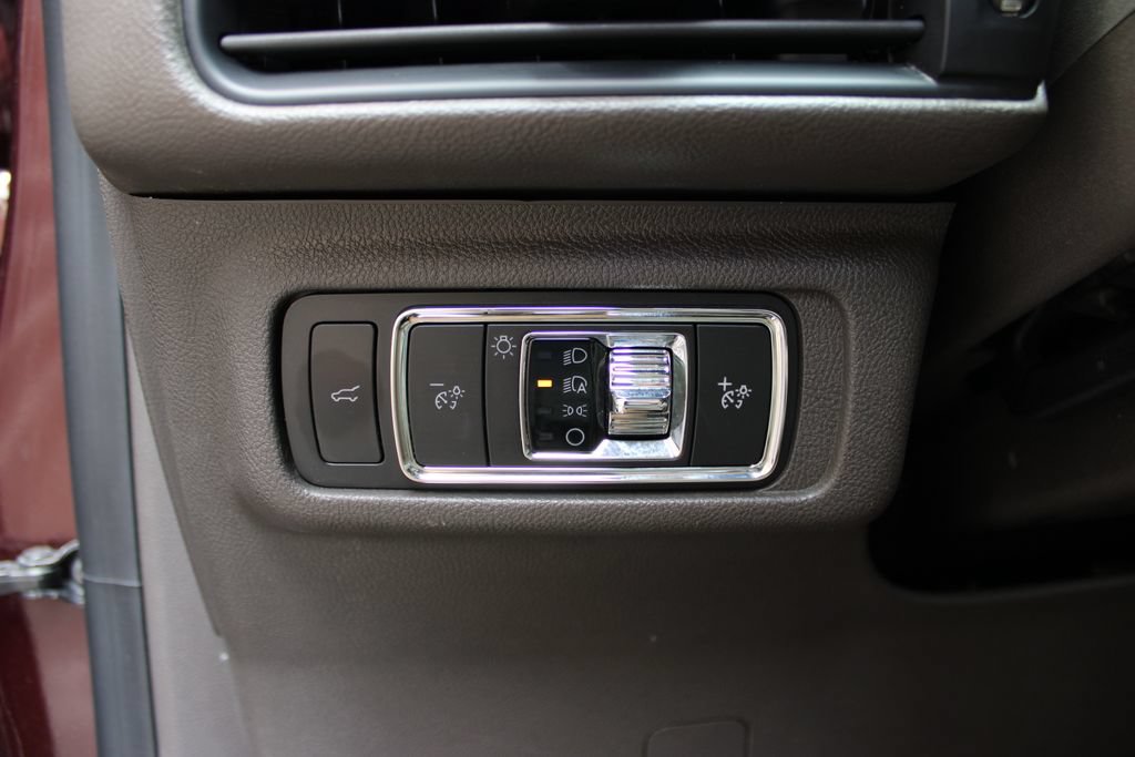 Used 2020 Lincoln Corsair AWD w/ Premium Package image 14