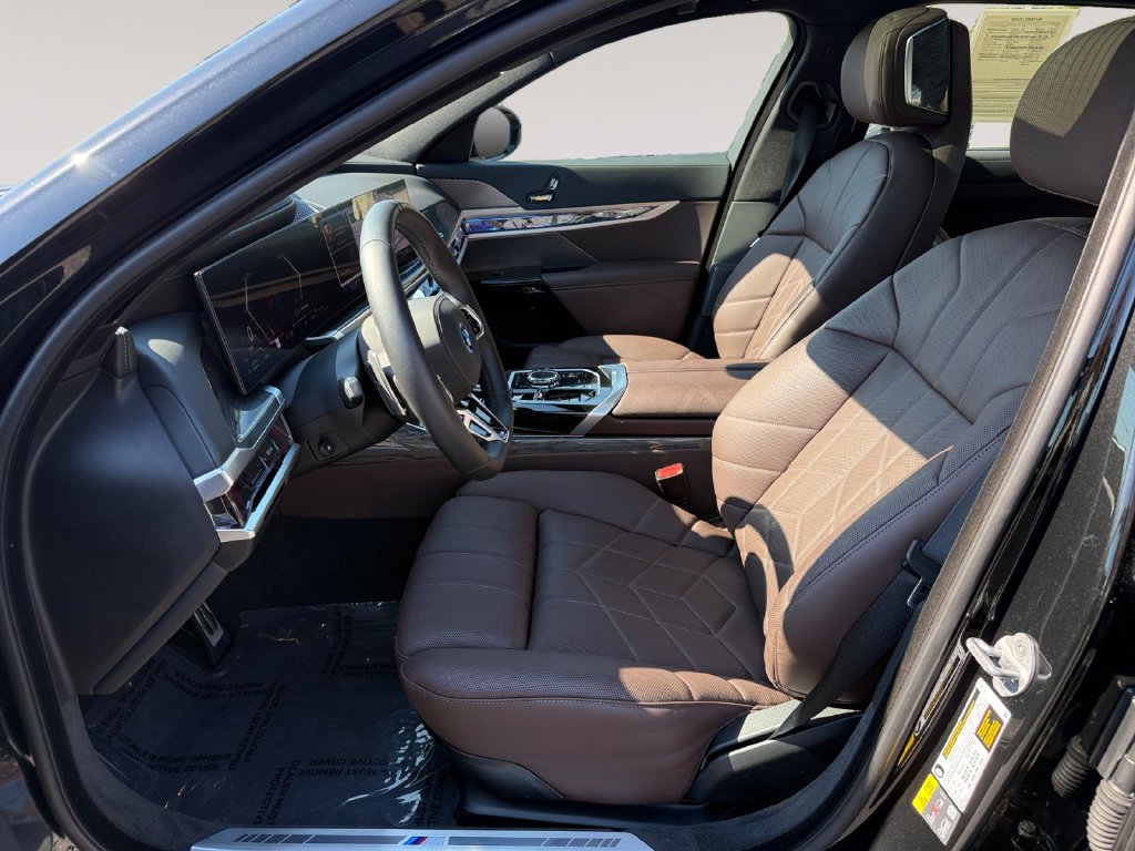 Used 2026 BMW 750e xDrive AWD/4WD image 9