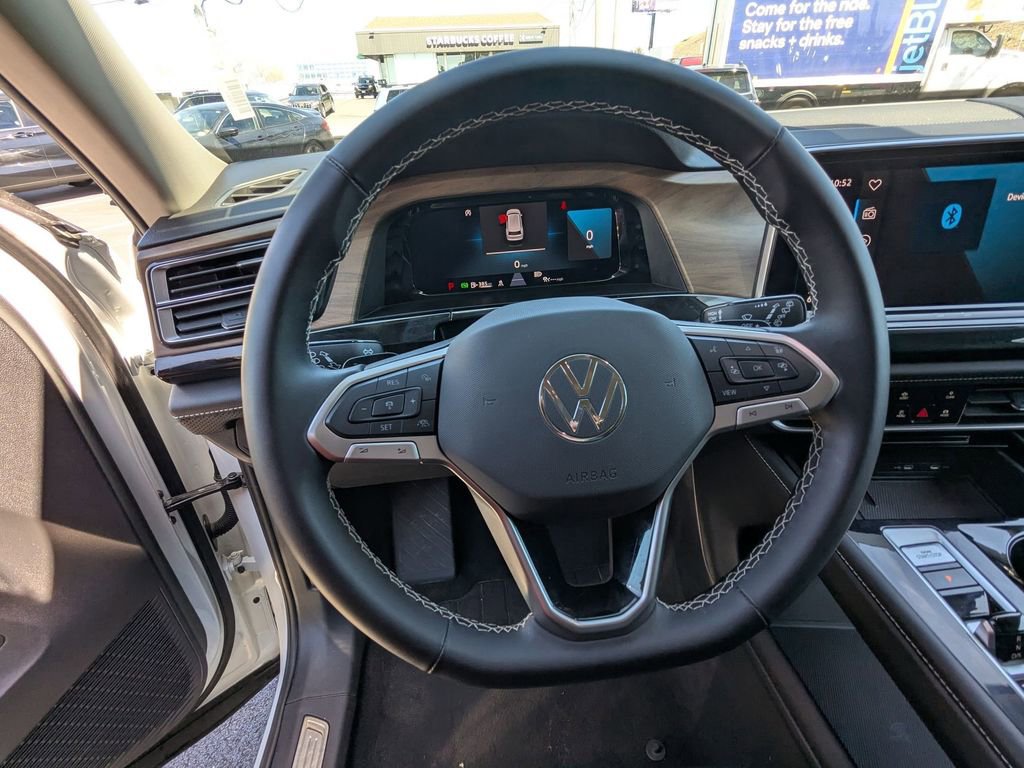 Used 2025 Volkswagen Atlas SE image 17