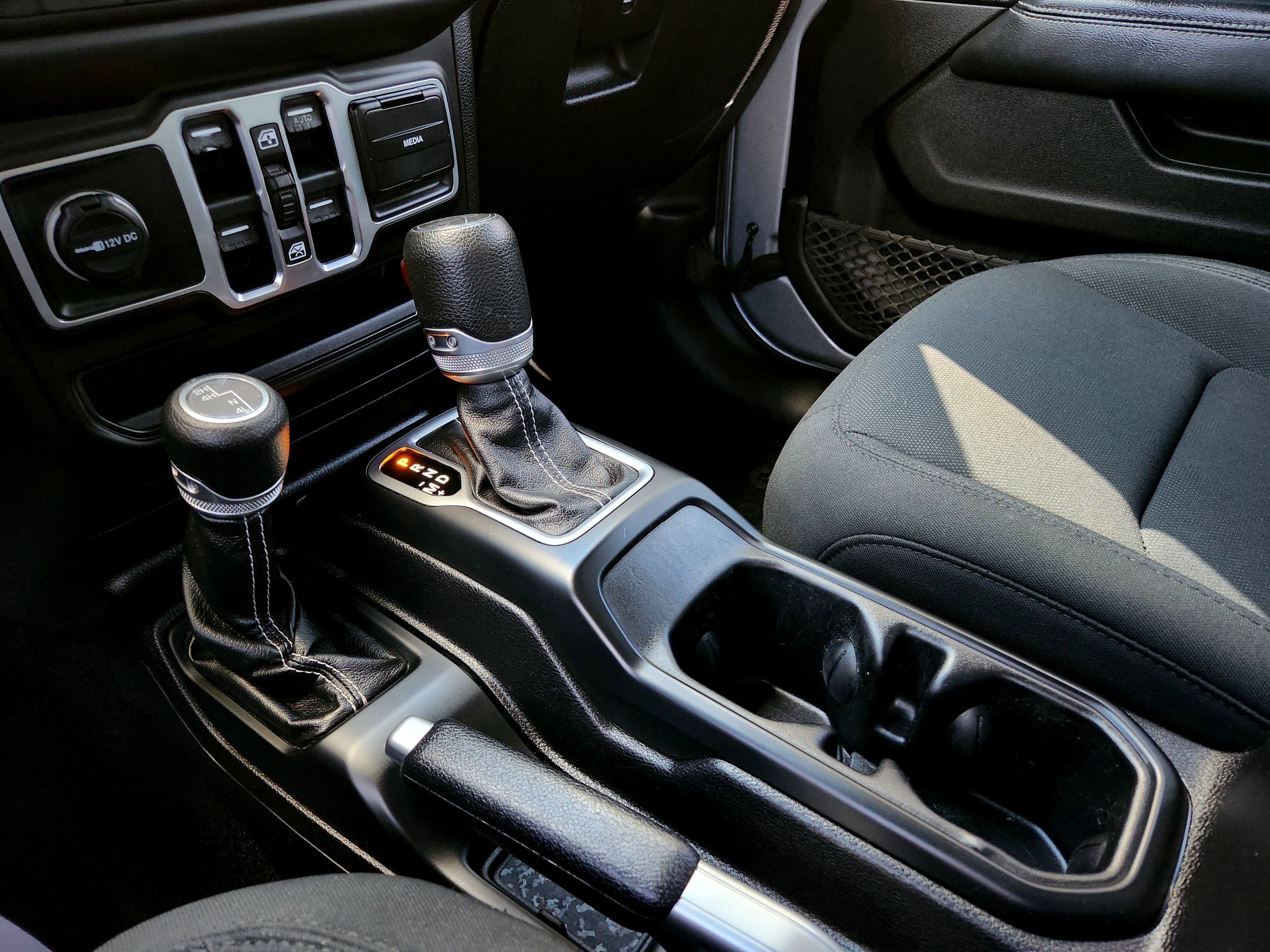 Used 2018 Jeep Wrangler Unlimited Sahara image 24