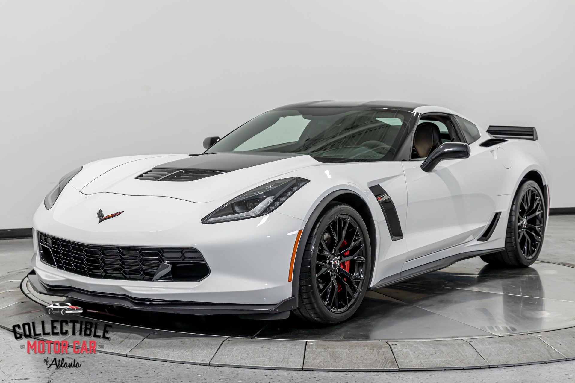 Used 2015 Chevrolet Corvette Z06 w/ 3LZ Preferred Equipment Group RWD image 9