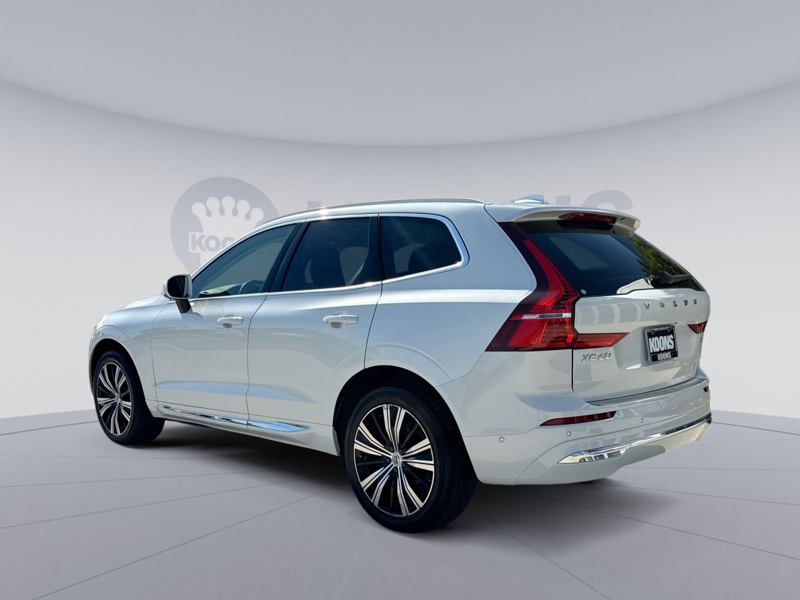 Used 2023 Volvo XC60 B5 Plus AWD/4WD image 4
