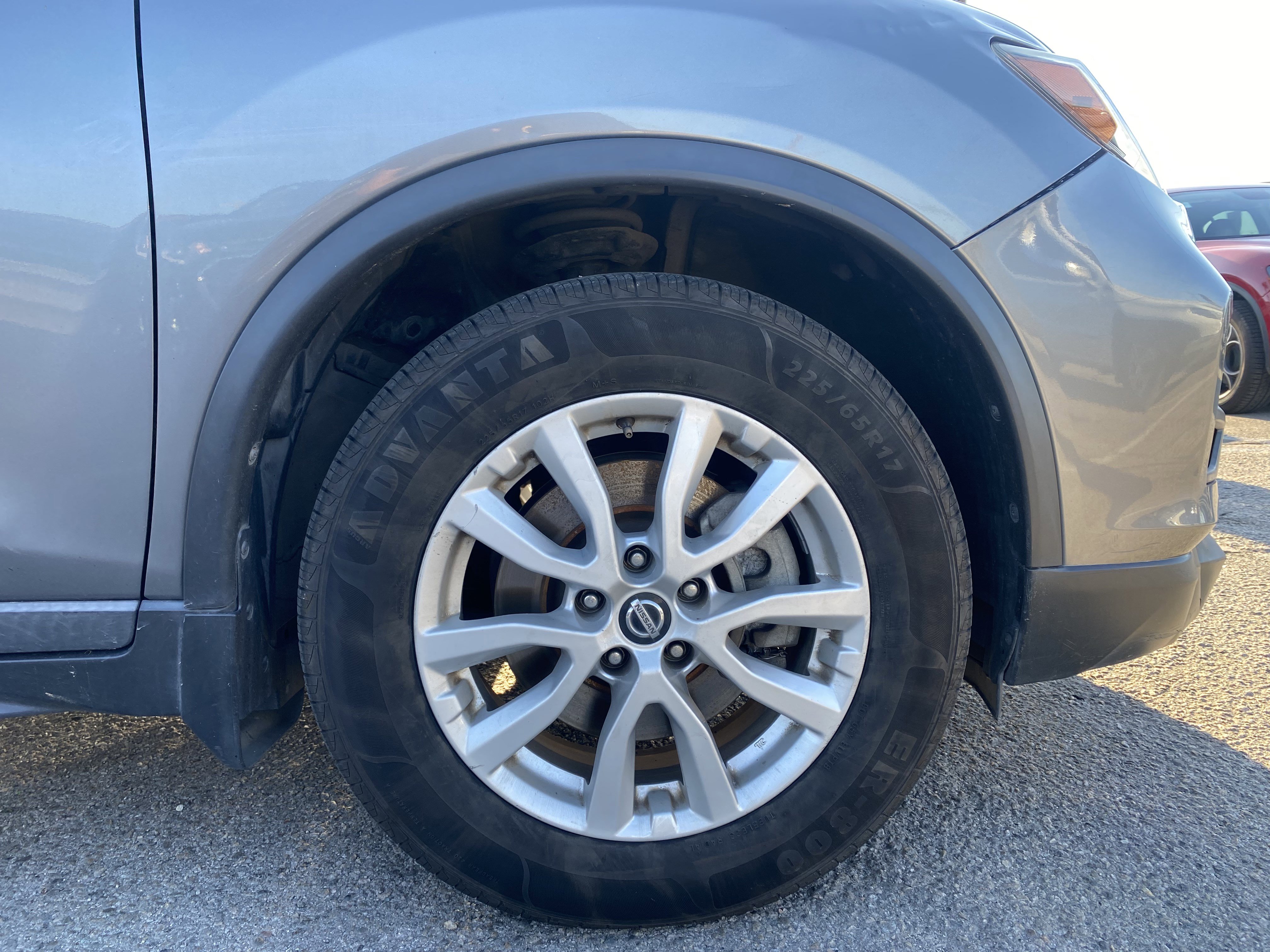 Used 2018 Nissan Rogue SV w/ Premium Package image 28